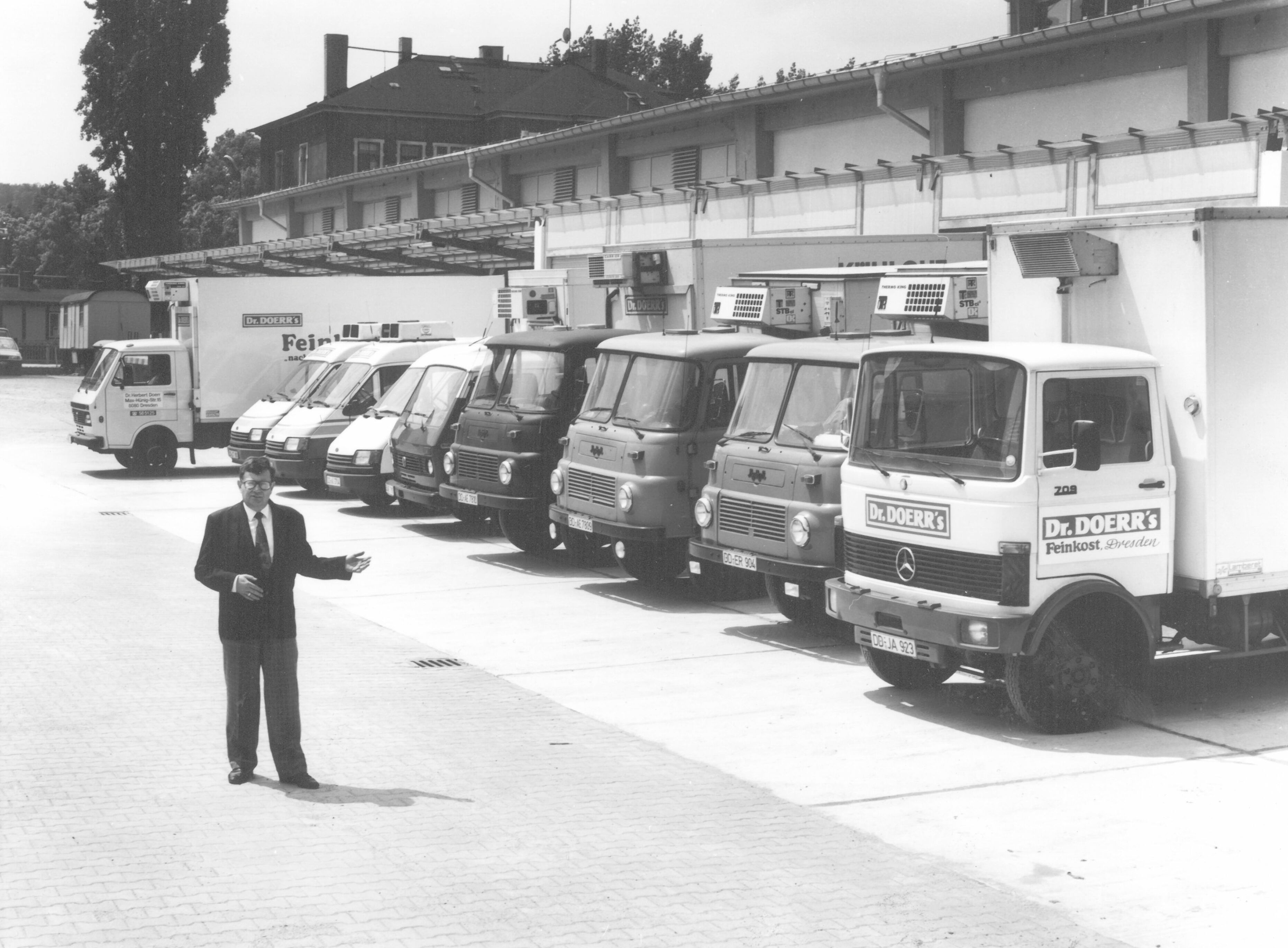 1992: Dr. Udo Doerr präsentiert die neue Betriebsstätte auf der Würzburger Straße